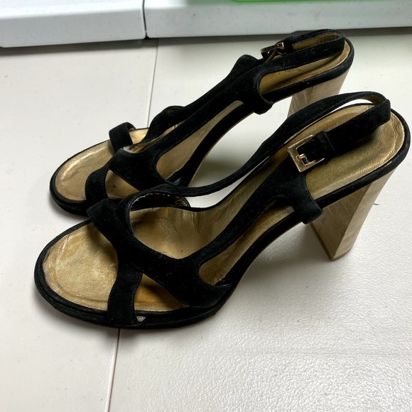 Gucci Black and Gold Sandals - Picture 5 of 9